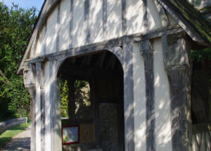 Entrée de la chapelle en torchis