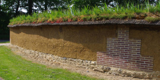 Mur en bauge reconstruit
