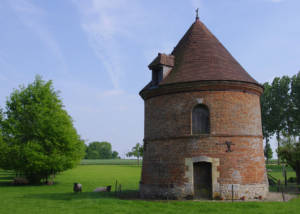 Pigeonnier en briques